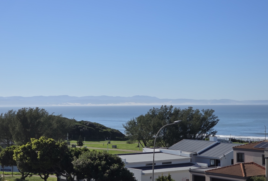 7 Bedroom Property for Sale in Wavecrest Eastern Cape